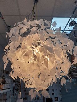 Люстра с листочками Lussole LGO LSP-0199, диаметр 70 см, белый