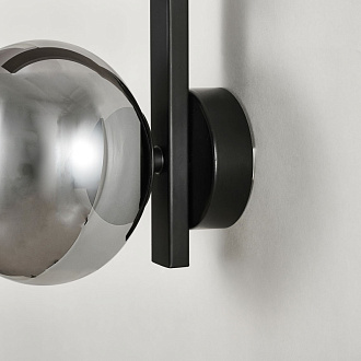 Бра Favourite Arcata 4054-1W, D160*W130*H170, каркас матового черного цвета, серый плафон с зеркальной тонировкой из выдувного стекла, лампу G9 можно менять